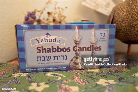 Lighting Shabbat Candles Photos and Premium High Res Pictures - Getty ...