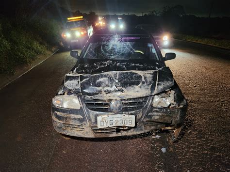 Sorriso Motorista Bate Carro Na Traseira De Carreta Estacionada Na Br