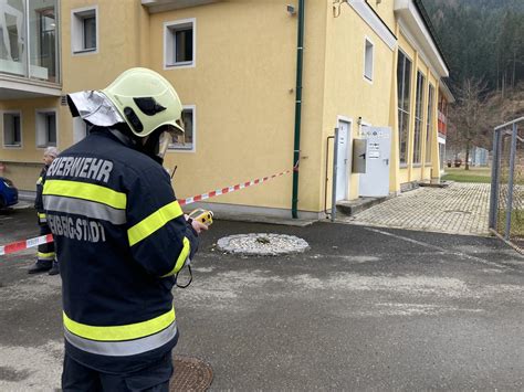 Alarmierung Zu Einem Chlorgasaustritt Feuerwehr Objektiv