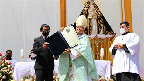 Alcalde Henry Alc Ntara Rindi Homenaje A La Stma Virgen De Los