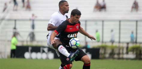 Vit Ria Aproveita Novas Falhas Da Defesa Do Vasco E Ganha Por A