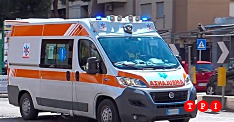 Torino Neonato Cade Dal Letto E Rimane Incastrato Muore Per