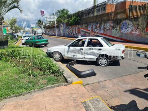 Aparatoso Accidente Deja Da Os Materiales En Av Insurgentes Y Veracruz