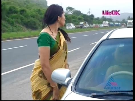 Hot Sexy Actress Navel Show In Saree Sa Television Serial Actress