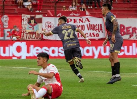 Boca le ganó a Racing en un partidazo y se prendió en la pelea de la