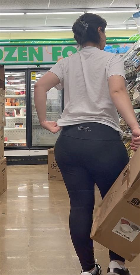 Cute Bare Faced College Pawg With Vpl On Heavy Ass Spandex Leggings Yoga Pants Forum