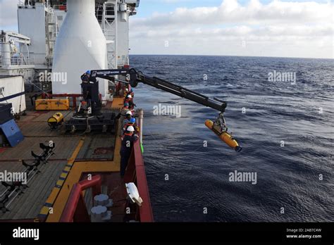 Indian Ocean April 14 2014 Operators Aboard Australian Navy Vessel