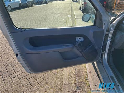 Renault Clio Ii Pave Gris Niks Autodemontage