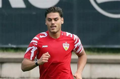 West Ham sign Stuttgart defender Konstantinos Mavropanos