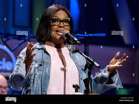 Cece Winans Onstage Celebrating Barbara Mandrells 50th Anniversary As