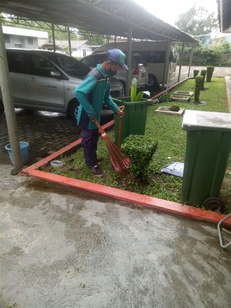 Jual Perawatan Taman Menyapu Sampah Di Asuransi Bintang Oleh