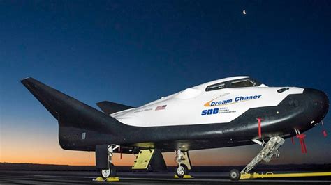 Nasa Enthüllt Sein Neues Wiederverwendbares Raumfahrzeug Den Dream Chaser