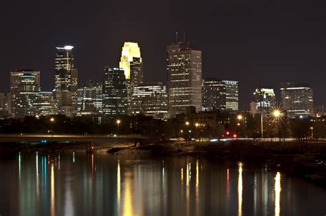 Minneapolis skyline at night by laurierose28 on DeviantArt