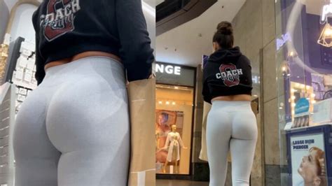 STRAWBERRY BLONDE TEEN SQUATTING Candid Best Premium