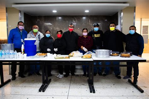 Fieles De La Parroquia Del Divino Ni O Llevan Nuevamente Desayunos