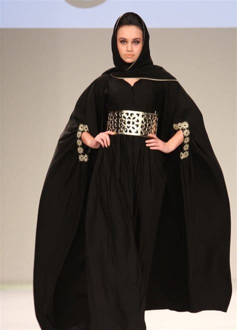 Qatar Culture Club: Abaya - A Fashion Statement