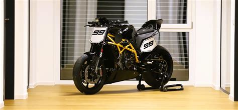 Krämer Shows Off a Naked Hooligan webBikeWorld