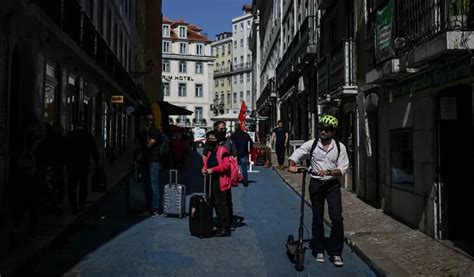 Milhares De Brasileiros Fazem Cadastro Para Trabalhar Em Portugal