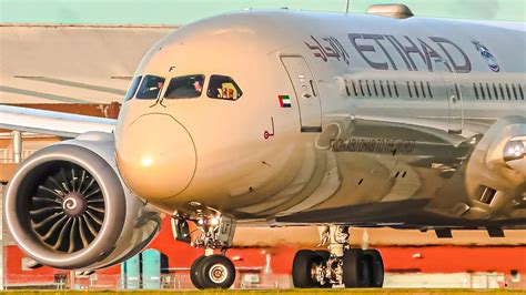 30 Minutes Of Great Melbourne Airport Plane Spotting A380 A350 B747