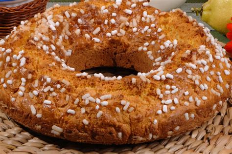 Ciambella Di Frolla Al Cucchiaio Ripiena Di Marmellata