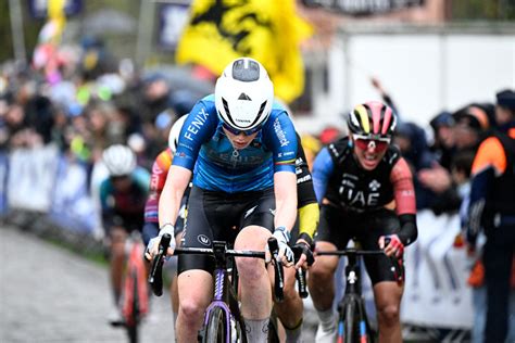 Tour Of Flanders Women Elisa Longo Borghini Wins Breakaway Sprint To