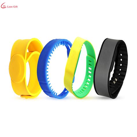 Wholesale Custom RFID Smart Wristband Pool Playground Induction Chip