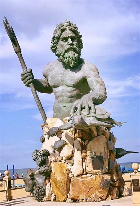 King Neptune Statue On The Boardwalk Best Processor And Statue Foto