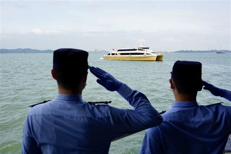 南沙客运港口岸迎客流高峰，南沙边检站多举措保顺畅通关人民号