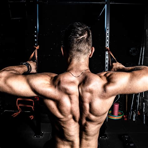 Si Swim Model Molly Sims Appears Flawless In Bikini Photos Men S Journal