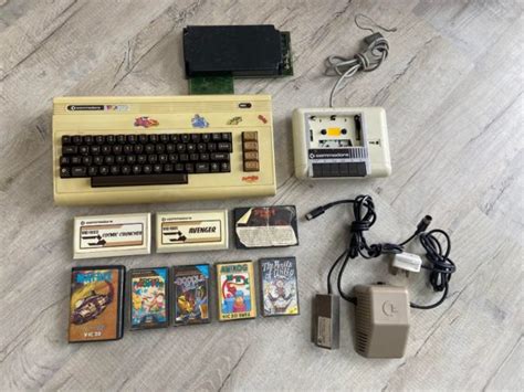 Commodore VIC 20 Bundle - Tested - Retro32