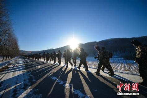 武警吉林省总队机动支队开展冬季野营拉练[2] 中国日报网