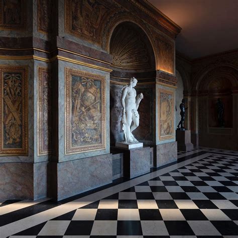 Château De Versailles’s Instagram Photo “📷 🇫🇷rayon De Soleil Dans La Salle Des Hoquetons 🌍