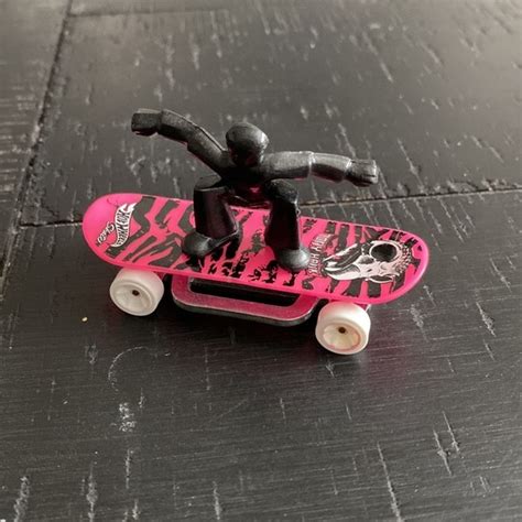 Hot Wheels Toys Tony Hawk Hotweel Skate Grom 23 Skateboarder Skateboard Legend Rolling Toy