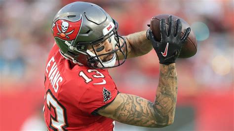 Mike Evans Remains With Buccaneers On Reported Two Year 52m Deal