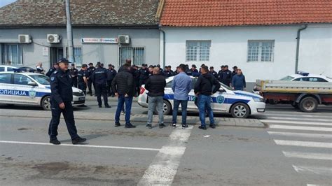 Protest Poljoprivrednika U Srbiji Sa Njiva Na Drumove