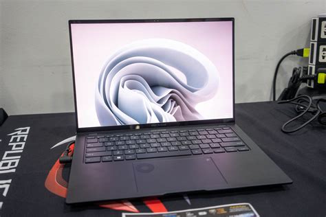 Here's some sneak peeks of the actual ASUS laptops announced during CES