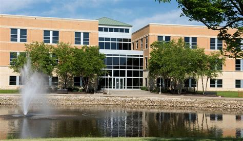 Barsema Hall opening signals new era for NIU, College of Business (2002) - NIU 125 Key Moments