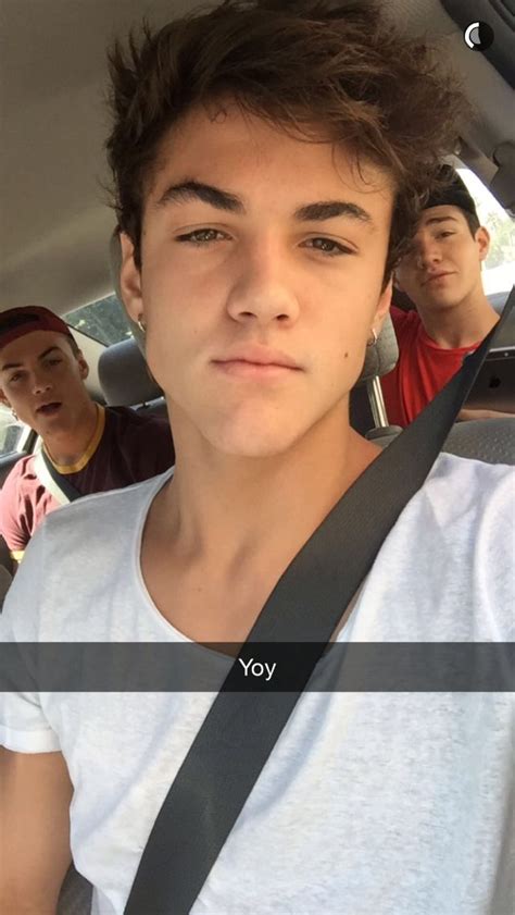 Pin By Valeria L Romero On Dolan Twins Dolan Twins Twins Twin Brothers