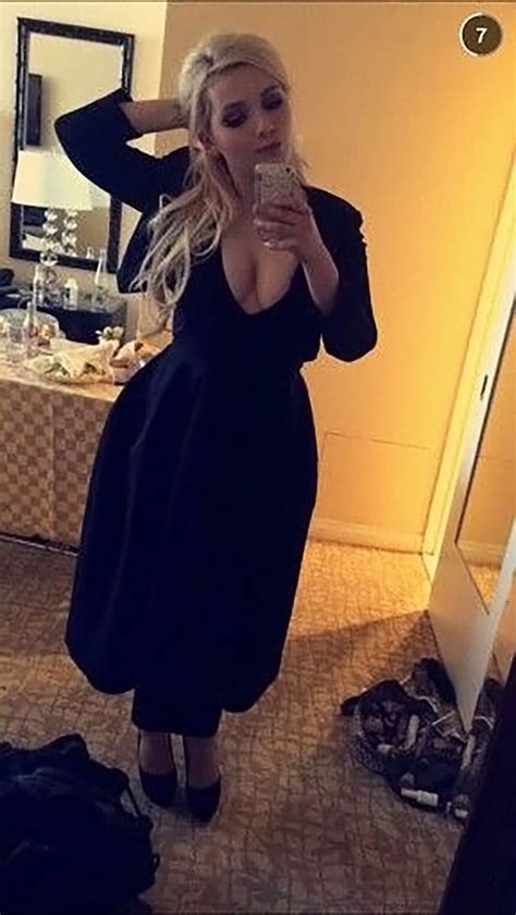 Abigail Breslin Nude Topless LEAKED Pics And Porn Video