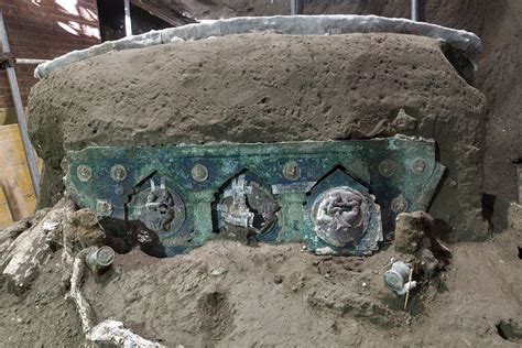 Intact Ceremonial Chariot Found Near Pompeii