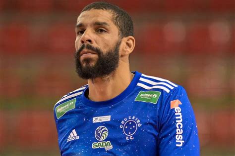 Sada Cruzeiro afasta Wallace após post sobre tiros em Lula Flashscore