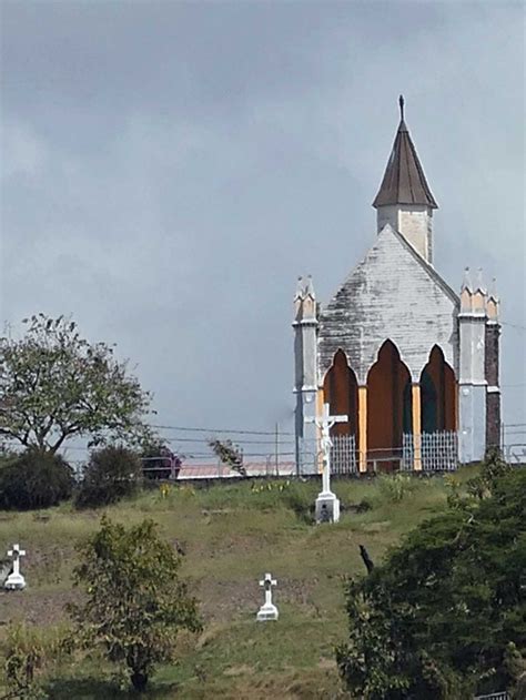 Photo à Fort de France 97200 La chapelle du calvaire et le chemin