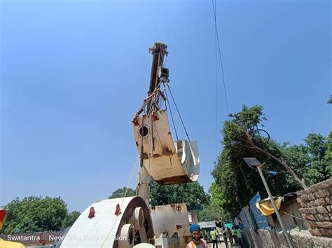 J Kumar Lowers Delhi Metro Silver Line Dc S St Tbm Shalini The