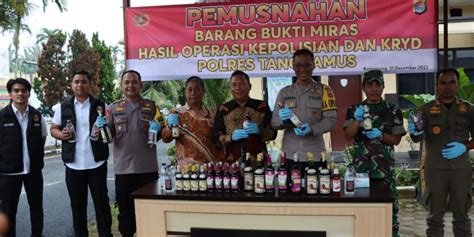 Polres Tanggamus Musnahkan Ratusan Botol Miras Dan Tuak Sundalanews