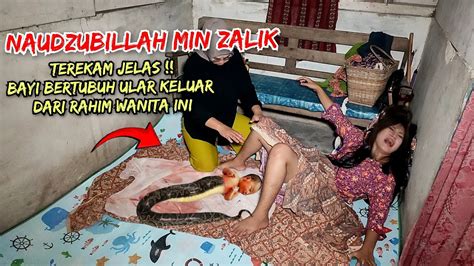 VIRAL DETIK DETIK BAYI BERTUBUH ULAR KELUAR DARI RAHIM WANITA INI