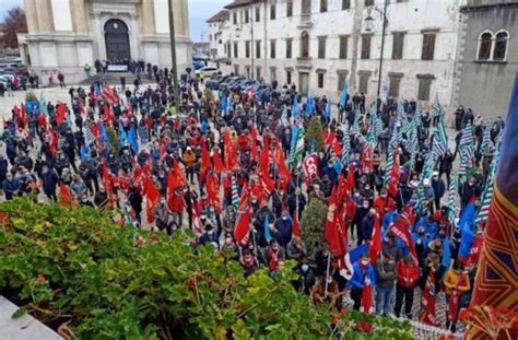 RIFONDAZIONE A FIANCO DEI LAVORATORI E DELLE LAVORATRICI DELLA ACC DI