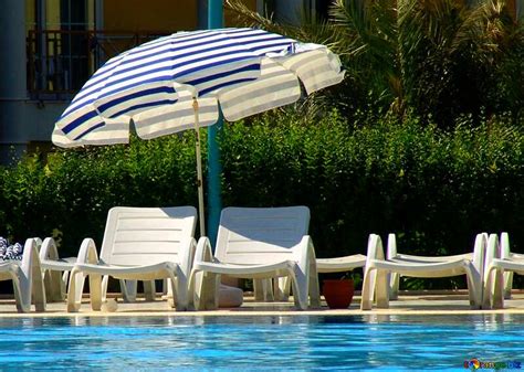 Лежаки у бассейна №12036