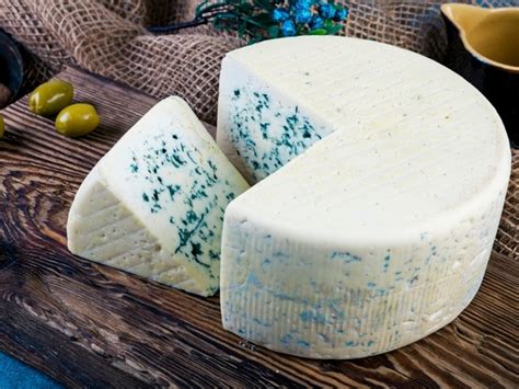 15 Different Types of Blue Cheese - Insanely Good