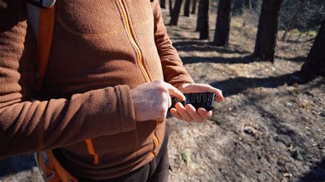 Turismo Y Tecnolog A Del Tema Hombre Cauc Sico Joven Con La Barba Y La