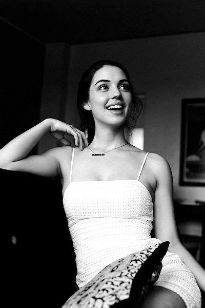 Adelaide Kane Photographed By Luc Coiffait Looks Ideias